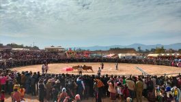 ງານບຸນປະເພນີສະເຫຼີມສະຫຼອງສົ່ງທ້າຍປີເກົ່າຕ້ອນຮັບປີໝ່ກີນຈຽງ (ນໍ່ເປ້ເຈົ່າ) ຂອງຊົນເຜົ່າມົ້ງ ຢູ່ເມືອງຄຳເກີດ ແຂວງ ບໍລິຄຳໄຊ ປະຈຳປີ 2022 ໄດ້ຈັດຂຶ້ນໃນລະຫ່ວາງ ວັນທີ 25 – 27 ທັນວາ 2022 ຢູ່ສະໜາມກິລາງົວຊົນ ບ້ານ ທົ່ງຈະເລີນ, ໃນຕອນເຊົ້າຂອງວັນທີ 26 [&hellip;]