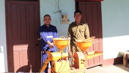 ໃນວັນທີ 4 ມັງກອນ 2023 ພະແນກຕໍາຫຼວດ ກອງບັນຊາການ ປກສ ເມືອງ ວຽງທອງ ໄດ້ມອບໂຮງສີເຂົ້າຂະໜາດນ້ອຍຄືນໃຫ້ເຈົ້າຂອງເດີມ ໃຫ້ກຽດມອບໂດຍ ທ່ານ ຮອ ອານຸສົງ ພານຸວົງ ຫົວໜ້າໜ່ວຍງານຄະດີອາຍາ-ເສດຖະກິດ ແລະ ຮັບໂດຍ ທ່ານ ໃຈ [&hellip;]
