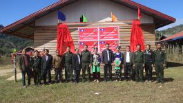 ໃນວັນທີ 4 ມັງກອນ 2023 ຢູ່ສະໂມສອນບ້ານນາຍາງ, ກອງບັນຊາການທະຫານເມືອງວຽງທອງ ໄດ້ຈັດພິທີປະກາດຮັບຮອງເອົາຄອບຄົວ ແລະບ້ານໃນ 4 ບ້ານກຸ່ມຈວນ ຄື: ບ້ານ ນາຍາງ, ບ້ານ ນາຕັນ, ບ້ານວັງພຽງ ແລະ ບ້ານນໍ້າກູ້ ເປັນຄອບຄົວ ແລະ [&hellip;]