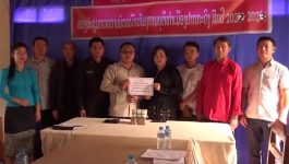 ມອບເງິນນະໂຍບາຍອຸດໜູນເສຍຊີວິດ 85 ລ້ານກວ່າກີບ ໃຫ້ຄອບຄົວອະດີດຫົວໜ້າຫ້ອງການຍຸຕິທຳເມືອງປາກກະດິງ
