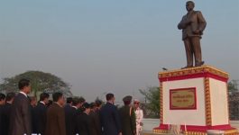 ການນຳແຂວງບໍລິຄຳໄຊ ເຂົ້າວາງພວງມາລາ ແລະ ກະຕ່າດອກໄມ້ ຢູ່ສະຖານທີ່ສຳຄັນຕ່າງໆຂອງແຂວງ