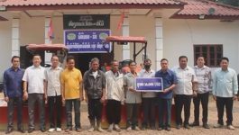 ທ່າພະບາດ ມອບ – ຮັບ ເຄື່ອງກົນຈັກ ຊຸກຍູ້ການຜະລິດກະສິກຳເປັນສິນຄ້າ ມູນຄ່າ 48 ພັນໂດລາ