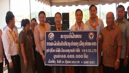 ພິທີມອບ-ຮັບ ເປີດການນຳໃຊ້ອາຄານສະຖານທີ່ສູນຝຶກອົບຮົມ ວາງສະແດງສິນຄ້າຫັດຖະກຳ ສິນຄ້າທ້ອງຖິ່ນ ເມືອງທ່າພະບາດ