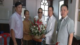 ການນຳແຂວງ ອວຍພອນພະນັກງານຜູ້ຊົງຄຸນວຸດທິ ເນື່ອງໃນໂອກາດວັນບຸນປີໃໝ່ລາວ