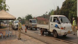 ພະແນກ ຈະລາຈອນແຂວງ ລົງໂຄສະນາການສັນຈອນຕາມເສັ້ນທາງ 13 ໃຕ້ ຢູ່ເມືອງປາກຊັນ