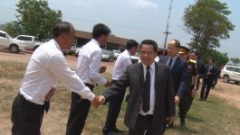 ຂະບວນນຳສົງອັດຖິທະຫານອາສາສະໝັກ ແລະ ຊ່ຽວຊານຫວຽດນາມທີ່ເສຍສະຫຼະຊີວິດໃນປາງສົງຄາມ ຢູ່ ສປປ ລາວ ກັບຄືນປະເທດ ຈຳນວນ 10 ອັດຖິ ໄດ້ເຄືອນຍ້າຍອອກຈາກສະໂມສອນແຂວງບໍລີຄຳໄຊ ໃນເວລາ 6:00 ໂມງ ແລະ ເດີນທາງຮອດເທດສະບານເມືອງຄໍາເກີດ ໃນເວລາ 11:00 ໂມງ ການນໍາແຂວງບໍລິຄໍາໄຊ [&hellip;]