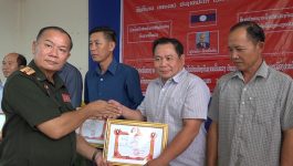 ປະກາດຮັບຮອງ 8 ບ້ານເທດສະບານ 2 ເມືອງປາກຊັນ ເປັນບ້ານປ້ອງກັນຊາດເຂັ້ມແຂງ