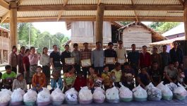 ມອບເຄື່ອງຊ່ວຍເຫຼືອໃຫ້ຄອບຄົວຜູ້ທຸກຍາກ ແລະ ອານາຖາ ຢູ່ເມືອງໄຊຈໍາພອນ