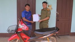 ປກສ ເມືອງວຽງທອງ ມອບລົດຈັກທີ່ຄົນຮ້າຍລັກໄປຄືນເຈົ້າຂອງເດີມ