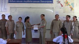 ຫົວໜ້າຫ້ອງການສຶກສາທິການ ແລະ ກິລາ ເມືອງປາກຊັນ ລົງຕິດຕາມການສອບເສັງຈົບຊັ້ນ ປະຖົມ ສູນສອບເສັງມໍຕົ້ນ ໂພສີ