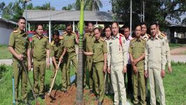 ກອງບັນຊາການ ປກສ ແຂວງ ບໍລິຄຳໄຊ ໄດ້ສ້າງຂະບວນການ ປູກຕົ້ນໄມ້ເນື່ອງໃນວັນປູກຕົ້ນໄມ້ແຫ່ງຊາດ ຄົບຮອບ 43 ປີ