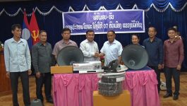 ພະແນກ ຖວທ ແຂວງ ມອບໂທລະໂຄ່ງ ຈຳນວນ 9 ຊຸດ ໃຫ້ເມືອງ ປາກຊັນ