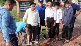 ເມືອງປາກກະດິງປູກຕົ້ນໄມ້ເຂດເທດສະບານເມືອງ ເນື່ອງໃນໂອກາດວັນປູກຕົ້ນໄມ້ແຫ່ງຊາດ