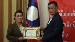ມອບ-ຮັບ ໃບຢັ້ງຢືນ ໜ່ວຍພັກປອດໃສ ເຂັ້ມແຂງ ໜັກແໜ້ນ ປະຈໍາປີ 2022 ໃຫ້ແກ່ໜ່ວຍພັກຄະນະຈັດຕັ້ງແຂວງ