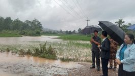 ເຈົ້າແຂວງບໍລິຄຳໄຊ ລົງກວດກາຕິດຕາມ ຜົນກະທົບຈາກໄພນ້ຳຖ້ວມຢູ່ ເມືອງ ວຽງທອງ