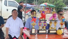ເມືອງທ່າພະບາດ ຈັດງານຕະຫຼາດນັດຂາຍສິນຄ້າ ຕິດພັນກັບບຸນຫໍ່ເຂົ້າປະດັບດິນ