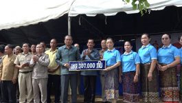 ກອງທຶນ 1 ດວງໃຈ ຊ່ວຍສ້ອມແປງໂຮງຮຽນ ມສ ສົມມຸງຄຸນ ມູນຄ່າ 200 ລ້ານກວ່າກີບ