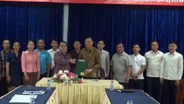 ພິທີມອບວຽກລະຫວ່າງຮອງຫົວໜ້າຫ້ອງການ ແລະ ຜູ້ປະຈໍາການ