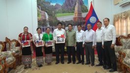 ເຈົ້າແຂວງບໍລິຄຳໄຊ ສປປ ລາວ ຕ້ອນຮັບການເຂົ້າຢ້ຽມຂ່ຳນັບຂອງຄະນະຊົນເຜົ່າ ແຂວງເຫງະອານ ສສ ຫວຽດນາມ