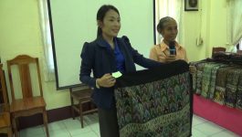 ກອງປະຊຸມຜະລິດຕະພັນສິນຄ້າ ໜຶ່ງເມືອງໜຶ່ງຜະລິດຕະພັນ ກຸ່ມຫັດຖະກຳຕ່ຳຫູກທໍໄໝລາຍສິ້ນເມີ້ຍປະຍຸກ ບ້ານຫ້ວຍຫອຍ