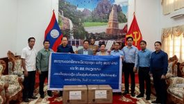 ເພື່ອເປັນການປະກອບສ່ວນຊ່ວຍເຫຼືອແຂວງບໍລິຄຳໄຊ ໃນວັນທີ 17 ພະຈິກ 2023 ຢູ່ຫ້ອງຮັບຮອງຂອງແຂວງບໍລິຄຳໄຊ ທ່ານ ນາງ ສອນຈັນ ພຸດທະວົງ ທີ່ປຶກສາເສດຖະກິດ-ການຄ້າ ສະຖານເອກອັກຄະລັດຖະທູດແຫ່ງ ສປປ ລາວ ປະຈຳ ສສ ຫວຽດນາມ ພ້ອມຄະນະ ໄດ້ນໍາເອົາເຄື່ອງຊ່ວຍເຫຼືອ ປະເພດເຄືອງນຸ່ງຫົ່ມກັນໜາວ [&hellip;]