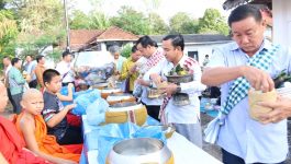ພິທີຕັກບາດມື້ບຸນອອກພັນສາປະວໍຣະນາ ປະຈຳປີ ພສ 2566