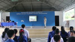 ຕຳຫຼວດຈະລາຈອນແຂວງບໍລິຄໍາໄຊ ເຜີຍແຜ່ໂຄສະນາກົດລະບຽບການຂັບຂີ່ທາງບົກ ຢູ່ໂຮງຮຽນມັດທະຍົມຕອນຕົ້ນໂພສີ