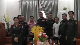 ມອບເຄື່ອງກິລາ ໃຫ້ພະນັກງານ – ນັກຮົບ ກອງບັນຊາການ ທະຫານແຂວງບໍລິຄຳໄຊ