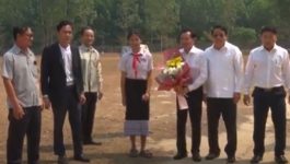 ຮອງປະທານຄະນະກຳມະການປະຊາຊົນແຂວງບາກລຽວ ສສ ຫວຽດນາມ ເຄື່ອນໄຫວຢ້ຽມຢາມ ໂຮງຮຽນ ມ.ຕ ສິນໄຊ