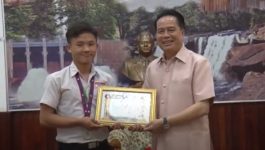 ທ່ານເຈົ້າແຂວງ ຕ້ອນຮັບນັກຮຽນເກັ່ງລະດັບຊາດຂອງແຂວງບໍລິຄຳໄຊ ສົກຮຽນ2023-2024
