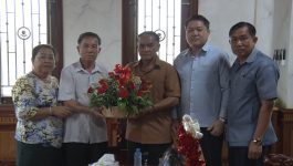 ຄະນະບໍລິຫານງານພັກແຂວງ ອວຍພອນອະດີດການນຳແຂວງ ເນືື່ອງໃນໂອກາດບຸນປີໃໝ່ລາວ
