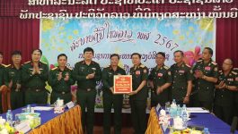 ຄະນະຜູ້ແທນກອງບັນຊາການທະຫານແຂວງຮ່າຕິ້ງ ແລະ ທະຫານເຂດ 4 ສສ ຫວຽດນາມ ອວຍພອນກອງບັນຊາການທະຫານແຂວງບໍລິຄຳໄຊ