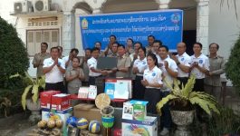 ສະຫະພັນກຳມະບານກະຊວງສຶກສາທິການ ແລະ ກິລາ ມອບອຸປະກອນການຮຽນ ແລະ ກິລາ ໃຫ້ແກ່ນ້ອງນັກຮຽນເຂດຫ່າງໄກຊອກຫຼີກ