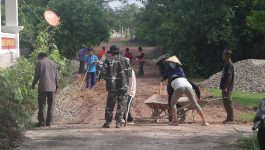 ບ້ານທົ່ງນ້ອຍ ເມືອງປາກຊັນ ສືບຕໍ່ກໍ່ສ້າງທາງຮ່ອມປູເບຕົງ ໄລຍະ 2 ມີຄວາມຍາວ 120 ແມັດ