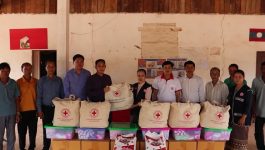 ມອບເຄື່ອງຊ່ວຍເຫຼືອໃຫ້ 6 ຄອບຄົວອານາຖາ ຢູ່ເມືອງປາກກະດິງ