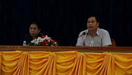 ຄະນະນັກສຶກສາທິດສະດີການເມືອງຂັ້ນຕົ້ນ ຊຸດທີ I ຈາກກະຊວງອຸດສະຫະກຳ ແລະ ການຄ້າ ລົງມາທັດສະນະສຶກສາ