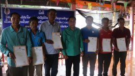 ທ່າພະບາດ ຈັດພິທີມອບໃບຕາດິນໃຫ້ເຈົ້າຂອງສິດນໍາໃຊ້ທີ່ດິນ