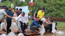 ເມືອງ ປາກກະດິງ ປ່ອຍປາ 9.000 ໂຕລົງສູ່ແຫຼ່ງນ້ຳທຳມະຊາດ