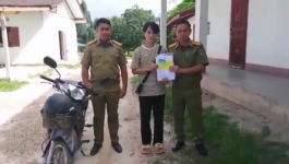 ພະແນກ ສືບສວນ-ສອບສວນ ຫ້ອງຕໍາຫຼວດ ປກສ ແຂວງ ມອບລົດຈັກຄືນເຈົ້າຂອງເດີມ