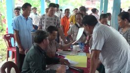 ບ້ານນາຫີນ ເມືອງປາກກະດິງ ຈັດພິທີປິດສະຫຼຸບວຽກງານພິສູດຫຼັກຖານຂອງໂຄງການຂຶ້ນທະບຽນອອກໃບຕາດິນແບບເປັນລະບົບ