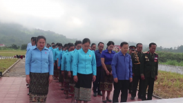 ຂົງເຂດອົງການຈັດຕັ້ງມະຫາຊົນ ວາງກະຕ່າດອກໄມ້ຢູ່ທີ່ອານຸສາວະລີປະທານ ໄກສອນ ພົມວິຫານ ດຳເນີນກອງປະຊຸມໃຫຍ່