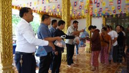 ຄະນະຄຸ້ມຄອງໄພພິບັດເມືອງປາກຊັນ ມອບເຄື່ອງຊ່ວຍເຫຼືອປະຊາຊົນບ້ານທີ່ຖືກຜົນກະທົບຈາກໄພພິບັດນ້ຳຖ້ວມພາຍໃນເມືອງ