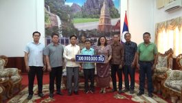 ບໍລິສັດ ມະຫາໄຊ ກະສິກຳ ປູກຝັງ-ລ້ຽງສັດ ຈຳກັດຜູ້ດຽວ ມອບເງິນໃຫ້ແຂວງບໍລິຄຳໄຊ