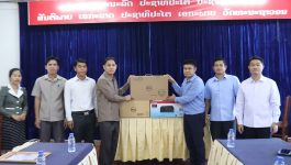 ເມືອງປາກກະດິງ ໄດ້ຮັບການອຸປະຖຳອຸປະກອນຮັບໃຊ້ກອງປະຊຸມໃຫຍ່ ມູນຄ່າ 10 ລ້ານກີບ