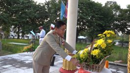 ຄະນະສຶກສາທິການ ແລະ ກິລາແຂວງ ເຂົ້າວາງພວງມາລາ ລະນຶກວັນຄູແຫ່ງຊາດ 7 ຕຸລາ ຄົບຮອບ 30 ປີ
