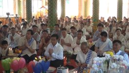 ບັນດາການນຳພັກ-ລັດ-ມວນຊົນຊາວພຸດ ຮ່ວມໃສບາດໃນວັນບຸນອອກພັນສາ