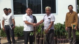 ກອງປະຊຸມພົບປະລະຫວ່າງສະພາການຄ້າ ແລະ ອຸດສາຫະກຳແຂວງ ກັບກຸ່ມຜະລິດກະສິກຳເປັນສິນຄ້າໃນ 7 ບ້ານເປົ້າໝາຍ