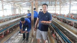 ຄອບຄົວຊາວໜຸ່ມຕົວແບບລ້ຽງສັດເປັນສິນຄ້າ ຂອງທ່ານ ວັງ ສີລິປັນໂຍ ຢູ່ບ້ານໂພນສະຫວາດ ເມືອງບໍລິຄັນ