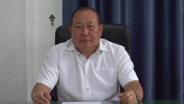 ປະທານຄະນະກຳມະການປົກຄອງເມືອງປາກຊັນ ຖະແຫລງຂ່າວການກະກຽມແຂ່ງຂັນຊ່ວງເຮືອ ບ້ານປາກຊັນ ປະຈຳປີ 2026