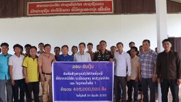 ການນຳເມືອງປາກກະດິງ ລົງມອບເງີນສົດສົມທົບທຶນສ້າງທາງເບຕົງໃຫ້ບ້ານ ນ້ຳເດື່ອ ແລະ ບ້ານ ທົ່ງນາມີ
